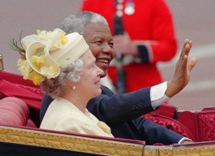 Coup d'œil sur le "Lien d'amitié" entre la Reine Elizabeth II et Nelson Mandela 