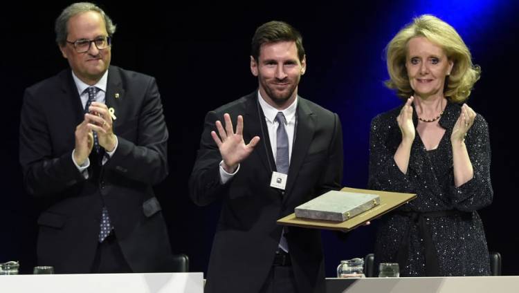 Lionel Messi décoré de la plus haute distinction de Catalogne !