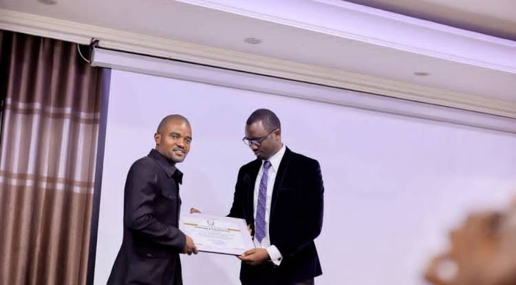 Trophée Africa Grands Lacs : Norbert Mwindulwa et Emergence Plus gagnent le Prix de meilleure presse écrite 2022 