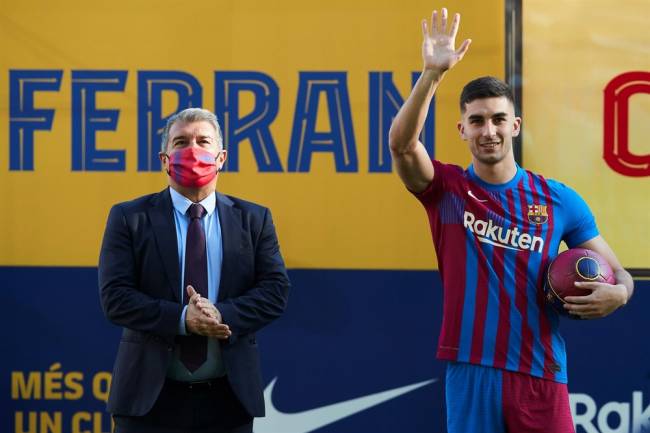 Coup dur pour le Barça: Ferran Torres et Pedri touchés par le coronavirus.