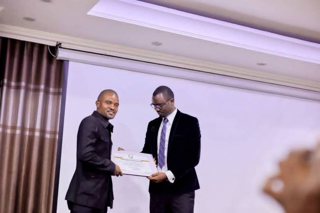 Trophée Africa Grands Lacs : Norbert Mwindulwa et Emergence Plus gagnent le Prix de meilleure presse écrite 2022 