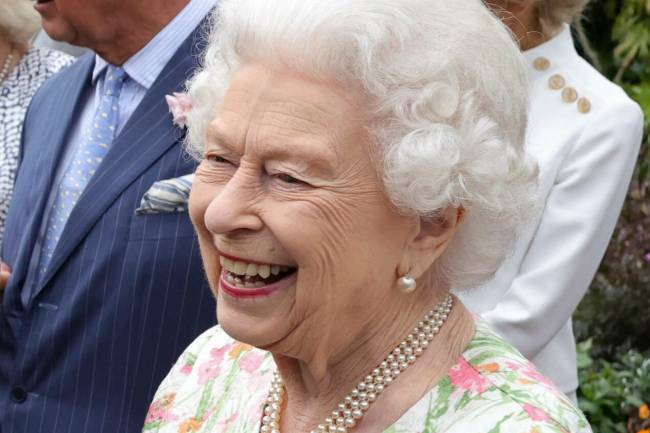 Reine du Royaume-Uni de Grande-Bretagne et d'Irlande du Nord et des autres royaumes du Commonwealth,... Ce que l'on sait sur Élizabeth II