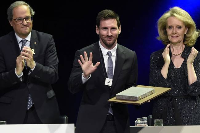 Lionel Messi décoré de la plus haute distinction de Catalogne !