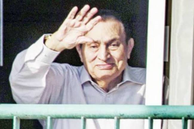 Sur les dernières heures de Hosni Moubarak, l'un des "derniers raïs déchus" en Egypte