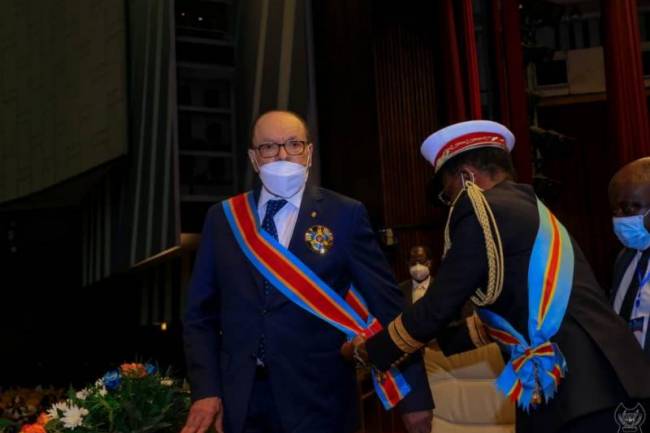 Léon Kengo Wa Dondo décoré au grade de grand cordon de l'ordre des Héros nationaux Kabila-Lumumba